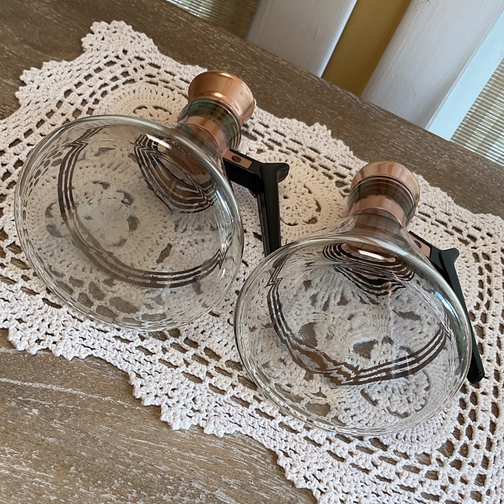 Two Vintage Inland Mid-Century Modern Glass Carafes - Picture 8 of 8